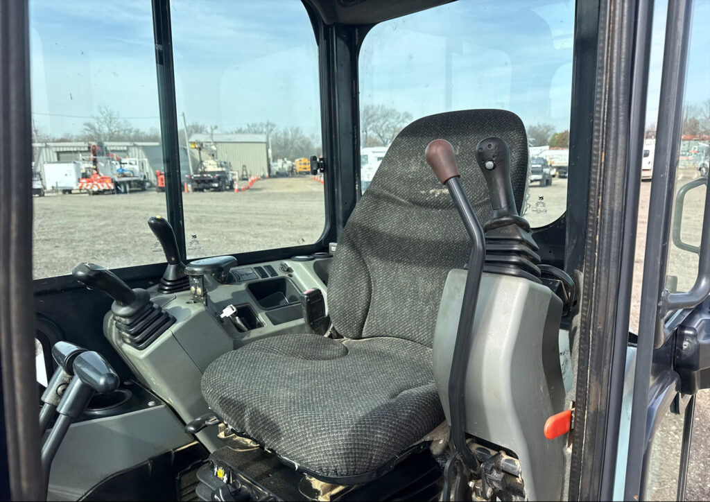 2015	Bobcat	E50